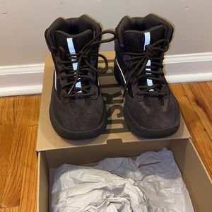 YEEZY DSRT OIL BOOTS